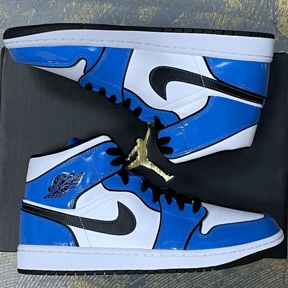 Nike Air Jordan 1 Mid SE Signal Blue DD6834-402 9.5 Patent Leather - Picture 2 of 11